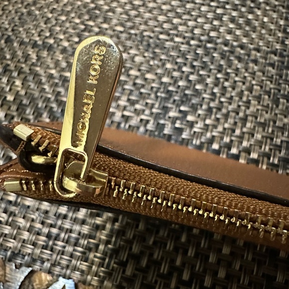 Michael Kors Fulton Key Pouch - Picture 5 of 8